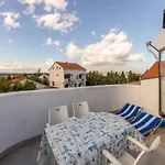 Ilija Njavro - One Bedroom With Terrace And Sea View Апартаменты Ядраново