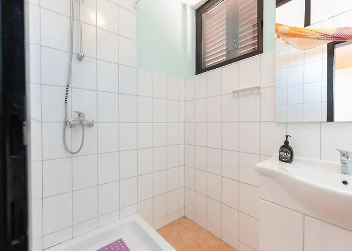 Ilija Njavro - One Bedroom With Terrace And Sea View Apartament Jadranovo
