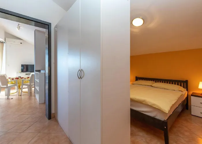 Ilija Njavro - One Bedroom With Terrace And Sea View * Jadranovo